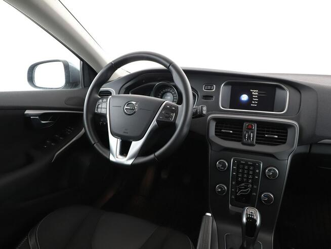 Volvo V40 2.0 T2 Momentum Nawigacja Tempomat Elektryka ParkAssist Lampy LED