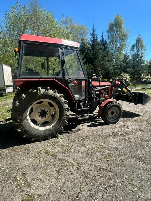 Ciągnik rolniczy Zetor 7011 z turem w komplecie widły i łyżk