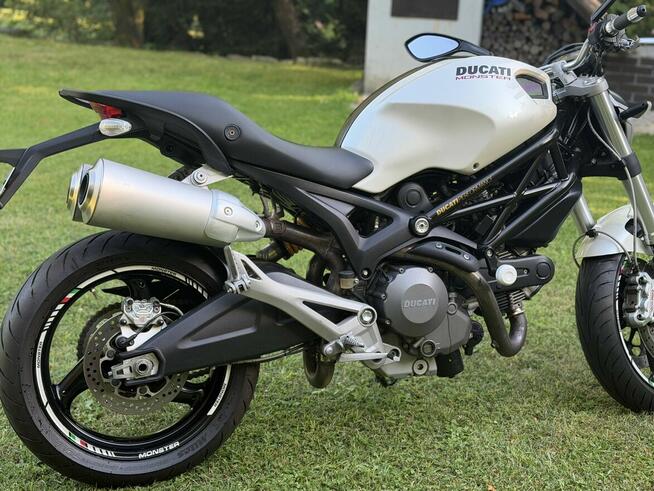 Ducati Monster 696