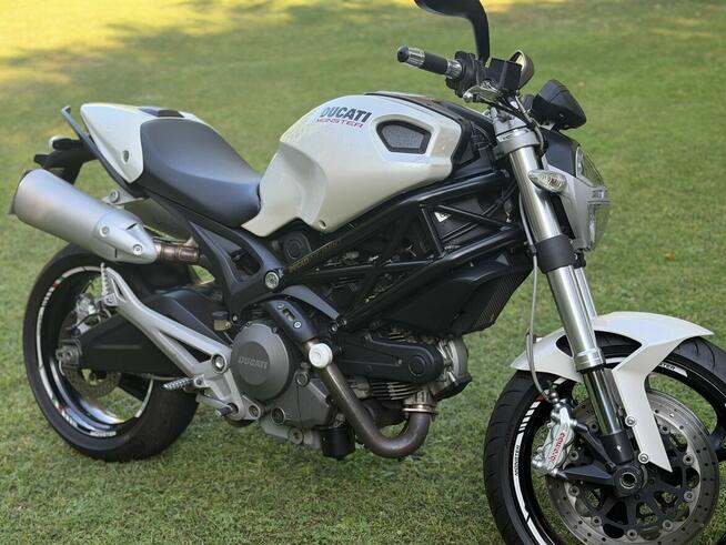 Ducati Monster 696