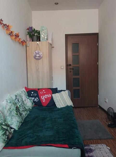 Wynajme pokoj dla studenki/ mlodej kobiety