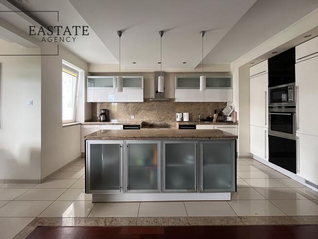 Przestronny apartament | 2 łazienki | Balkon