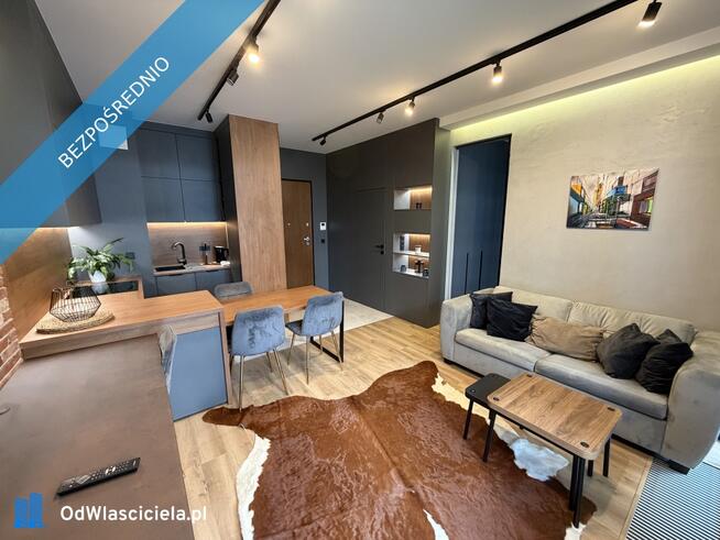 Luksusowy apartament w Browarach Warszawskich | Styl loftowy | Balkon na całej długości mieszkania