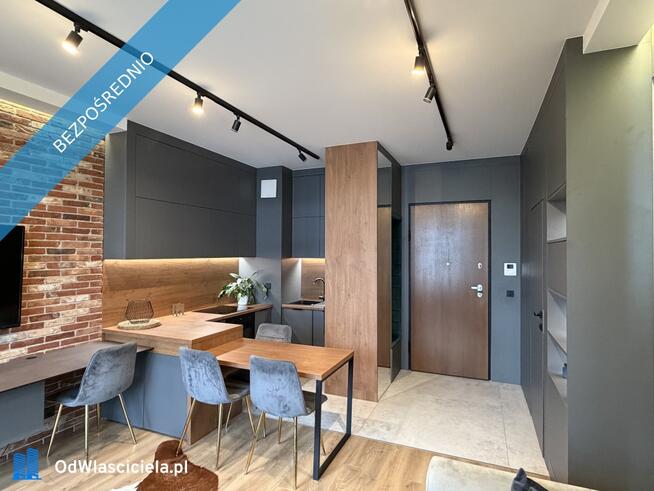 Luksusowy apartament w Browarach Warszawskich | Styl loftowy | Balkon na całej długości mieszkania