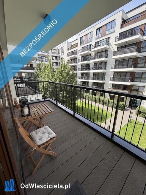 Luksusowy apartament w Browarach Warszawskich | Styl loftowy | Balkon na całej długości mieszkania