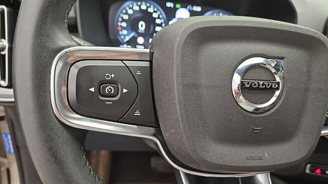 Volvo XC 40 Core aut ! Z Polskiego Salonu ! Faktura VAT !
