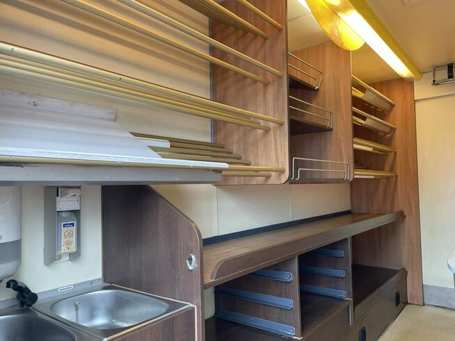 Renault Master Autosklep pieczyw Gastronomiczny Food Truck Foodtruck sklep BORCO 2009