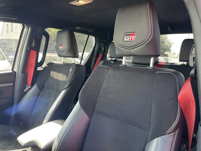 Toyota Hilux GR 4x4 JBL Wyciągarka Klimatronik Podgrzewanie Zabudowa 204KM