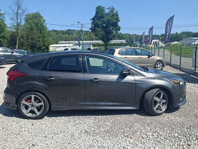 Ford Focus ST 2.0/250 PS Mały przebieg , serwisowany
