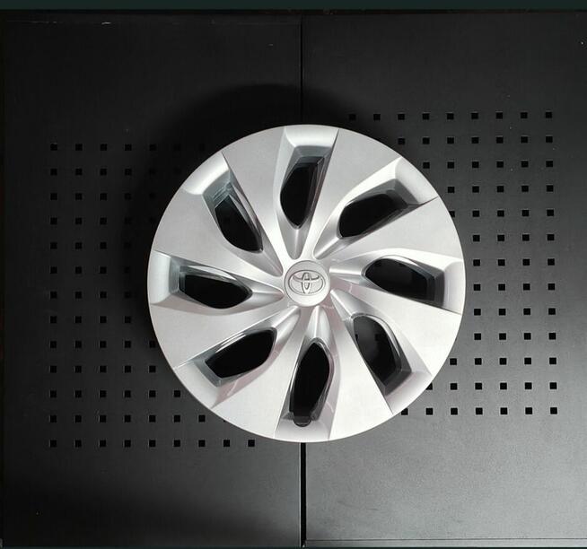 Oryginalne nowe kołpaki Toyota