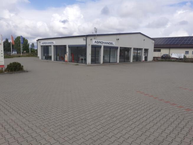 Działka z budynkiem handlowo-usługowym przy dk 60