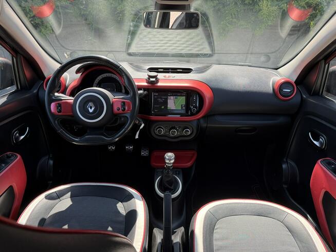 Renault Twingo Red Night