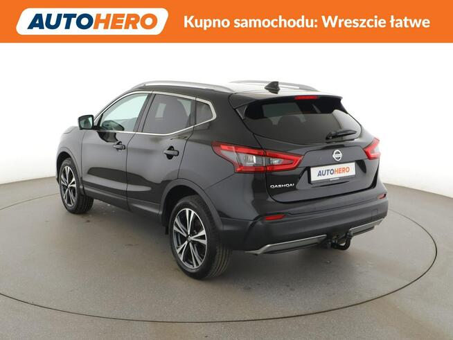 Nissan Qashqai navi klima auto grzane fotele kamera i czujniki parkowania hak