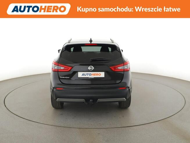 Nissan Qashqai navi klima auto grzane fotele kamera i czujniki parkowania hak
