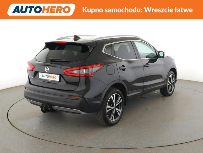 Nissan Qashqai navi klima auto grzane fotele kamera i czujniki parkowania hak