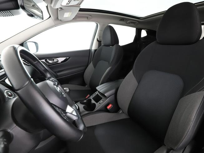 Nissan Qashqai navi klima auto grzane fotele kamera i czujniki parkowania hak
