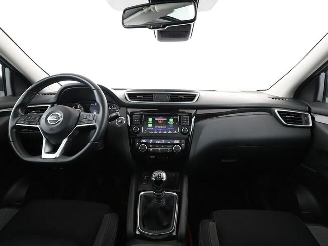 Nissan Qashqai navi klima auto grzane fotele kamera i czujniki parkowania hak