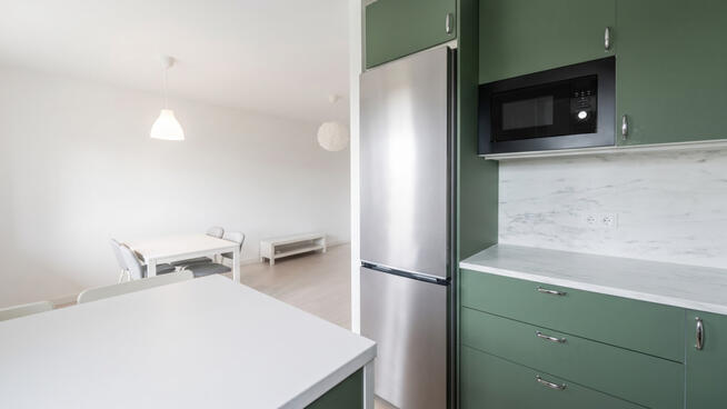 Zobacz > świeżo umeblowane, balkon 48 m²