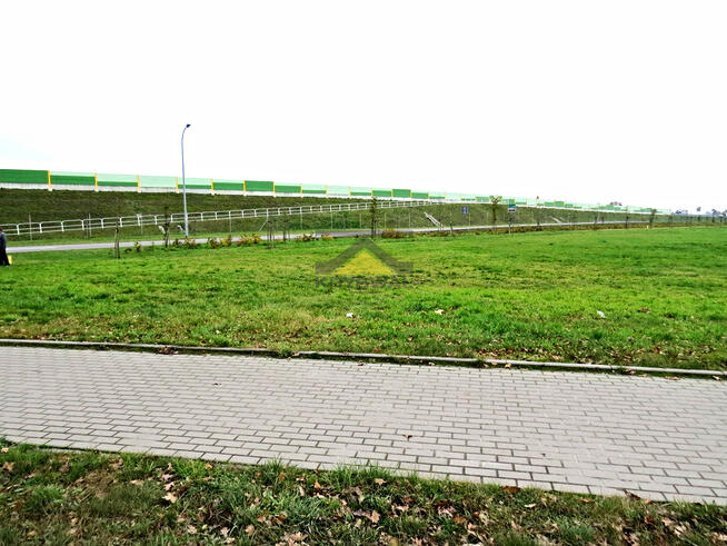 DZIAŁKA KOMERCYJNA INWESTYCYJNA POD BUDOWĘ