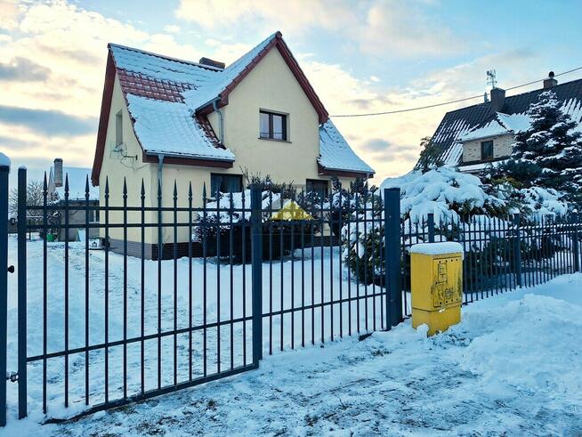 Dom z dużą działką I garażami, bliskio jeziora!