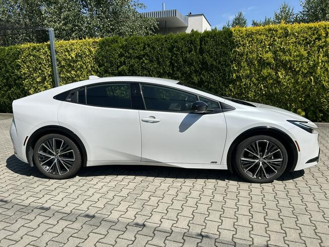 Toyota Prius 2.0 Hybrid AWD biała perła