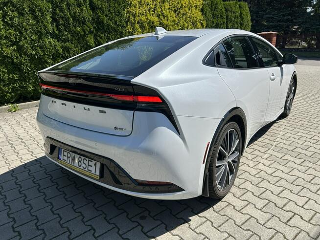 Toyota Prius 2.0 Hybrid AWD biała perła