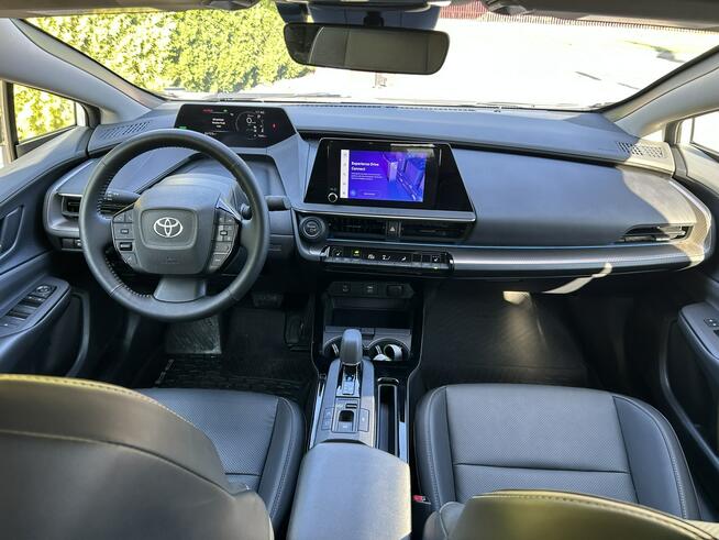Toyota Prius 2.0 Hybrid AWD biała perła