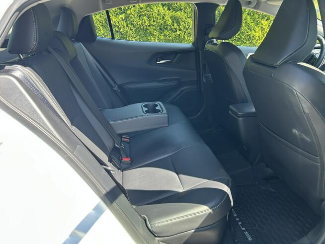 Toyota Prius 2.0 Hybrid AWD biała perła