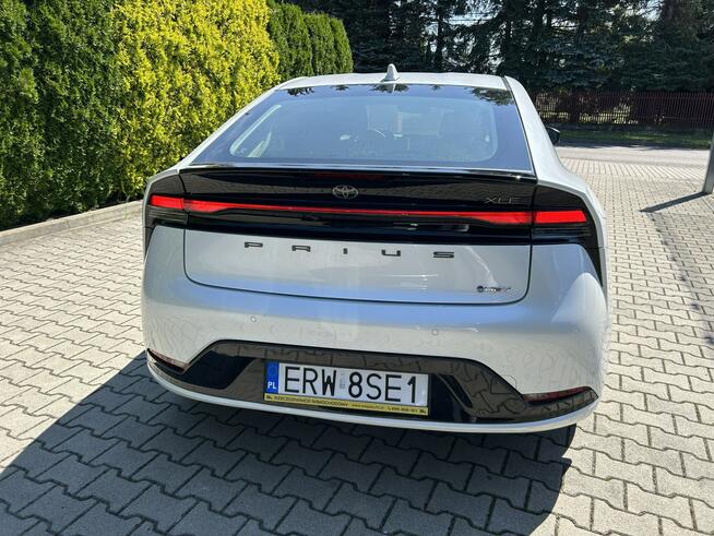 Toyota Prius 2.0 Hybrid AWD biała perła