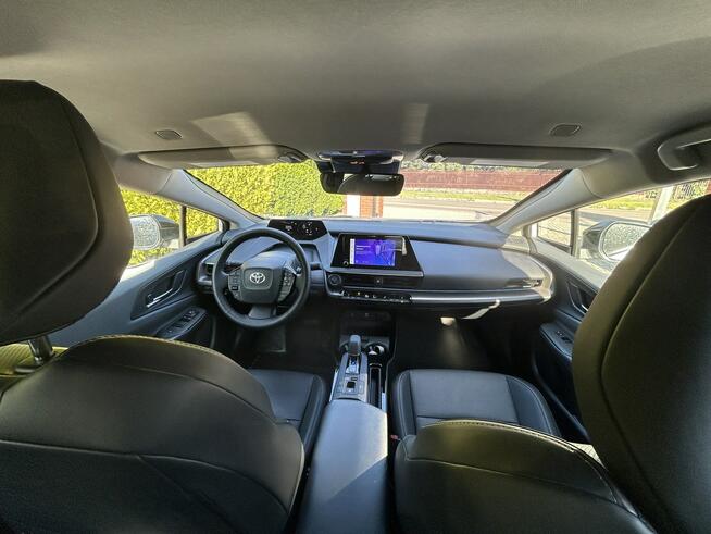 Toyota Prius 2.0 Hybrid AWD biała perła