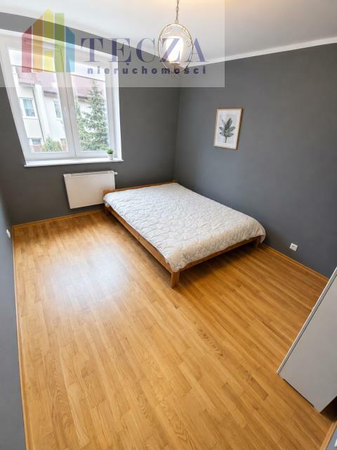 Dom Warszawa Wesoła, Stara Miłosna, Szmaragdowa