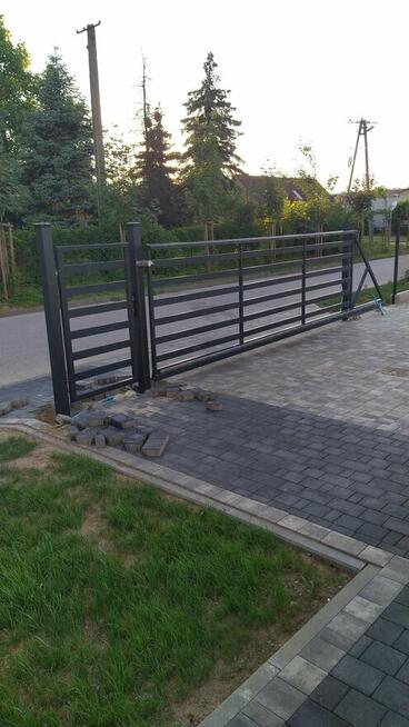 Przyjmę zlecenie na budowę i montaż balustrady