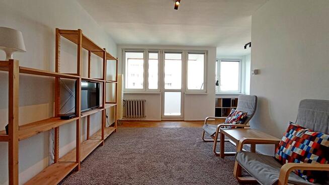 Kawalerka z oddzielną kuchnią i balkonem- Solec 79
