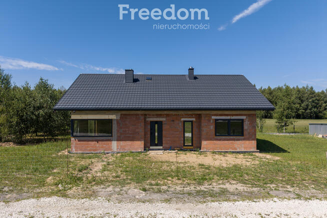 Komfortowy dom parterowy w okolicach Łasku.