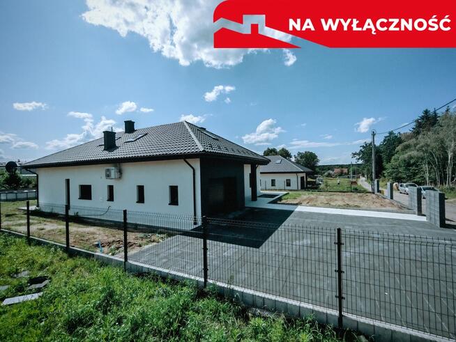 Nowy dom parterowy z antresolą.