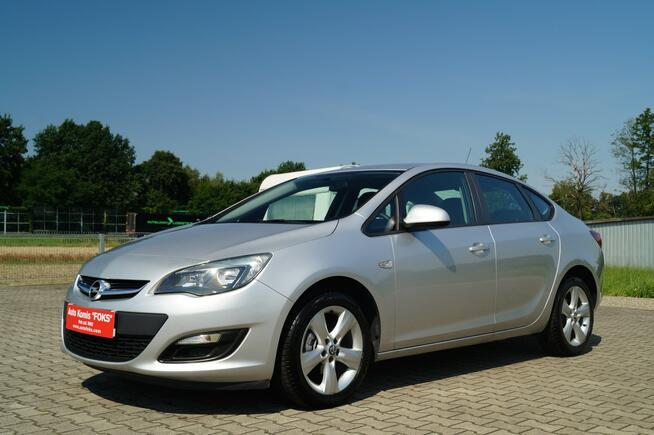 Opel Astra 2013R 1.6 BENZ. 116KM DOINWESTOWANY STAN BDB ZADBANY