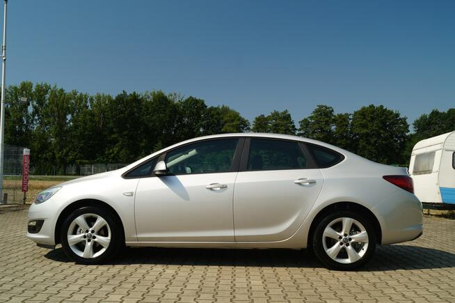 Opel Astra 2013R 1.6 BENZ. 116KM DOINWESTOWANY STAN BDB ZADBANY