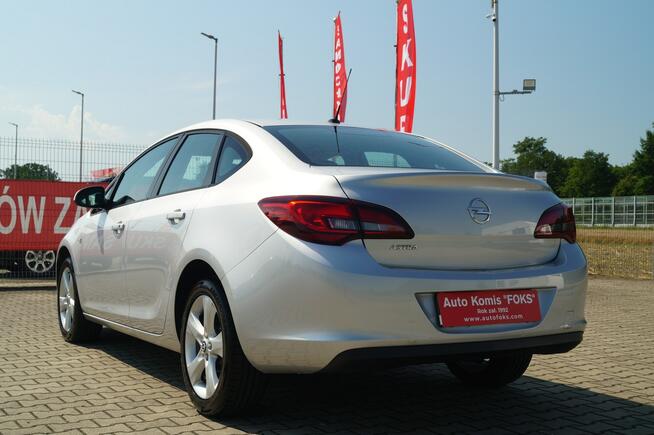 Opel Astra 2013R 1.6 BENZ. 116KM DOINWESTOWANY STAN BDB ZADBANY