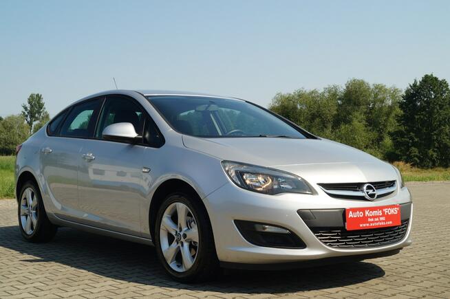 Opel Astra 2013R 1.6 BENZ. 116KM DOINWESTOWANY STAN BDB ZADBANY