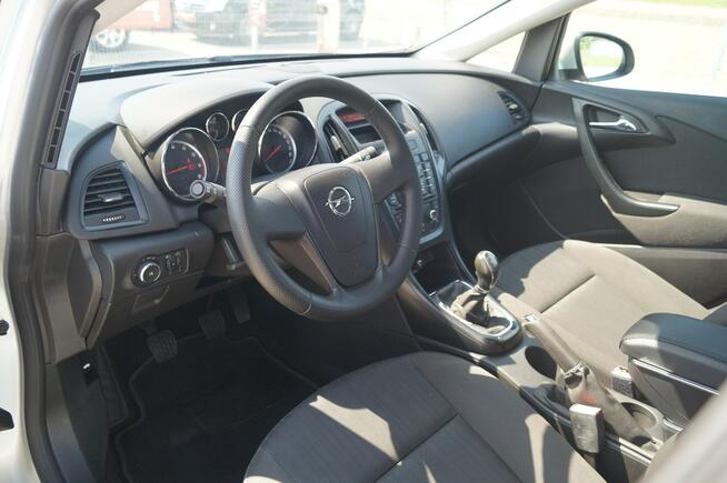 Opel Astra 2013R 1.6 BENZ. 116KM DOINWESTOWANY STAN BDB ZADBANY