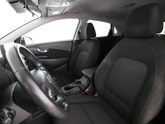 Hyundai Kona klima auto kamera i czujniki parkowania grzane fotele i kierownica