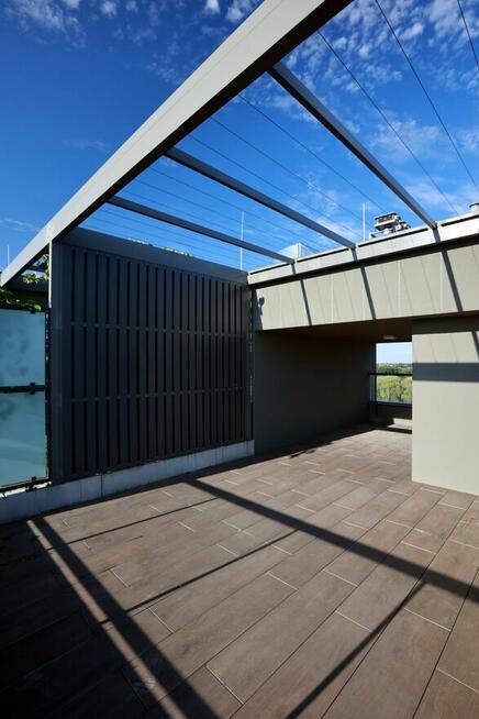 Dwupoziomowy penthouse z trzema tarasami, Jagodno