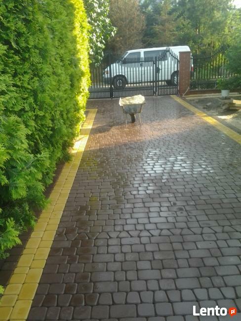 Układanie kostki brukowej