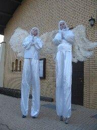 Anioły na szczudłach anioł aniołki szczudlarze