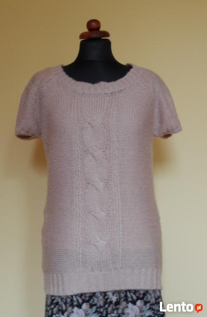 Pudrowy sweterek z warkoczem L