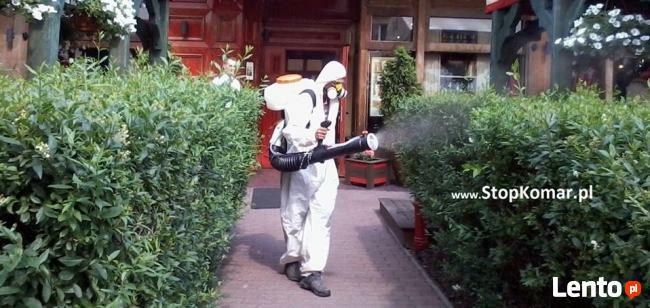 Zwalczanie komarów, meszek, kleszczy - oprysk trawnika