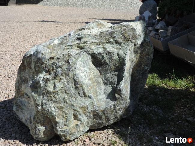 Kamień zielony duży Głaz zielony do ogrodu skała bryła