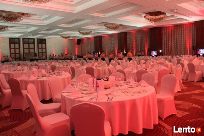 Praca jako kelner w hotelach w Warszawie. Stawka do 40 zł/h