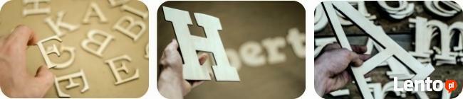 litery ze sklejki