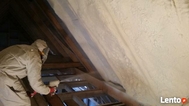 Ocieplenia poddaszy pianką piana poliuretanowa pur fundament